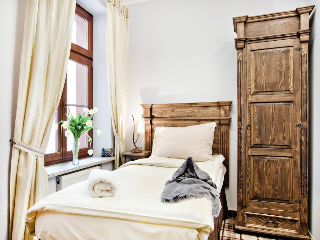 Five Stars Bed&Breakfast 브로츠와프 객실 사진