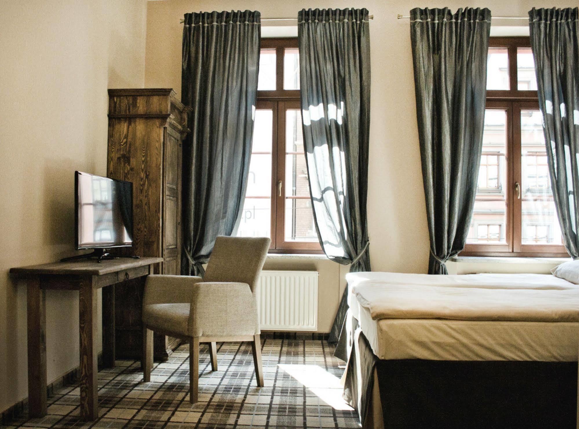 Five Stars Bed&Breakfast 브로츠와프 외부 사진