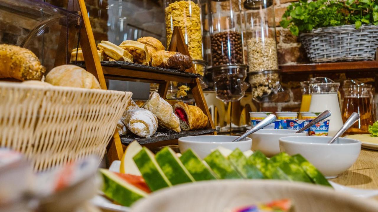 Five Stars Bed&Breakfast 브로츠와프 외부 사진